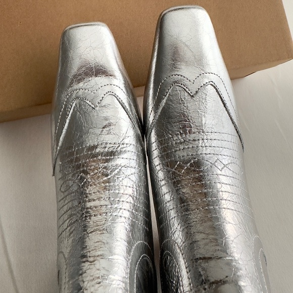 ✨New STEVE MADDEN Josefine Squared Toe Leather Western Booties Silver 7.5M - Picture 7 of 9